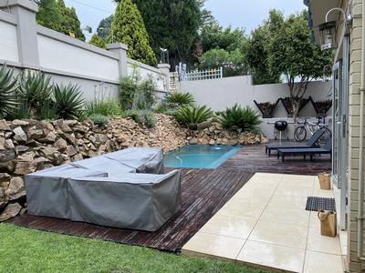 Townhouse For Rent in Craighall Park, Johannesburg