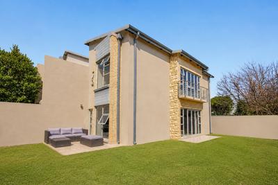 Townhouse For Rent in Craighall Park, Johannesburg