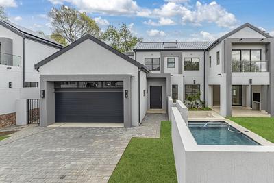 Townhouse For Sale in Bryanston, Sandton
