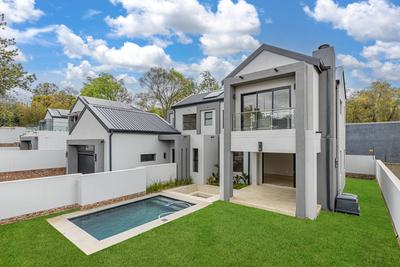 Townhouse For Sale in Bryanston, Sandton